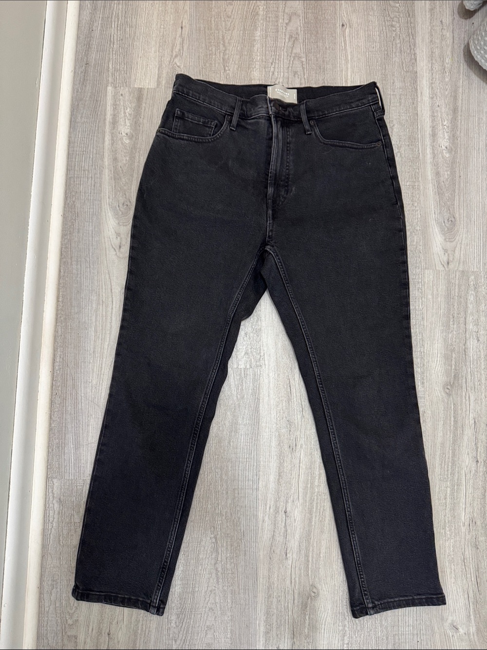 Everlane Women’s Slim Straight Jeans in Black